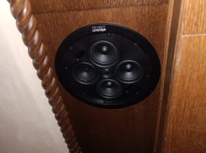 Вградени таванни тонколони за Dolby Atmos система