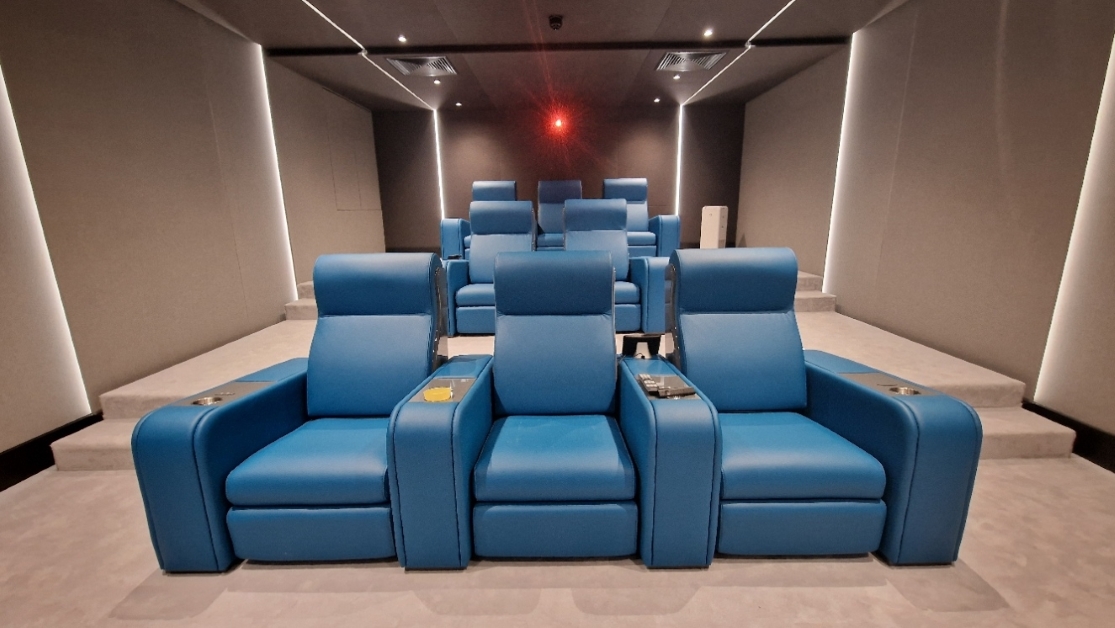 Домашен киносалон THX Atmos 9.2.4